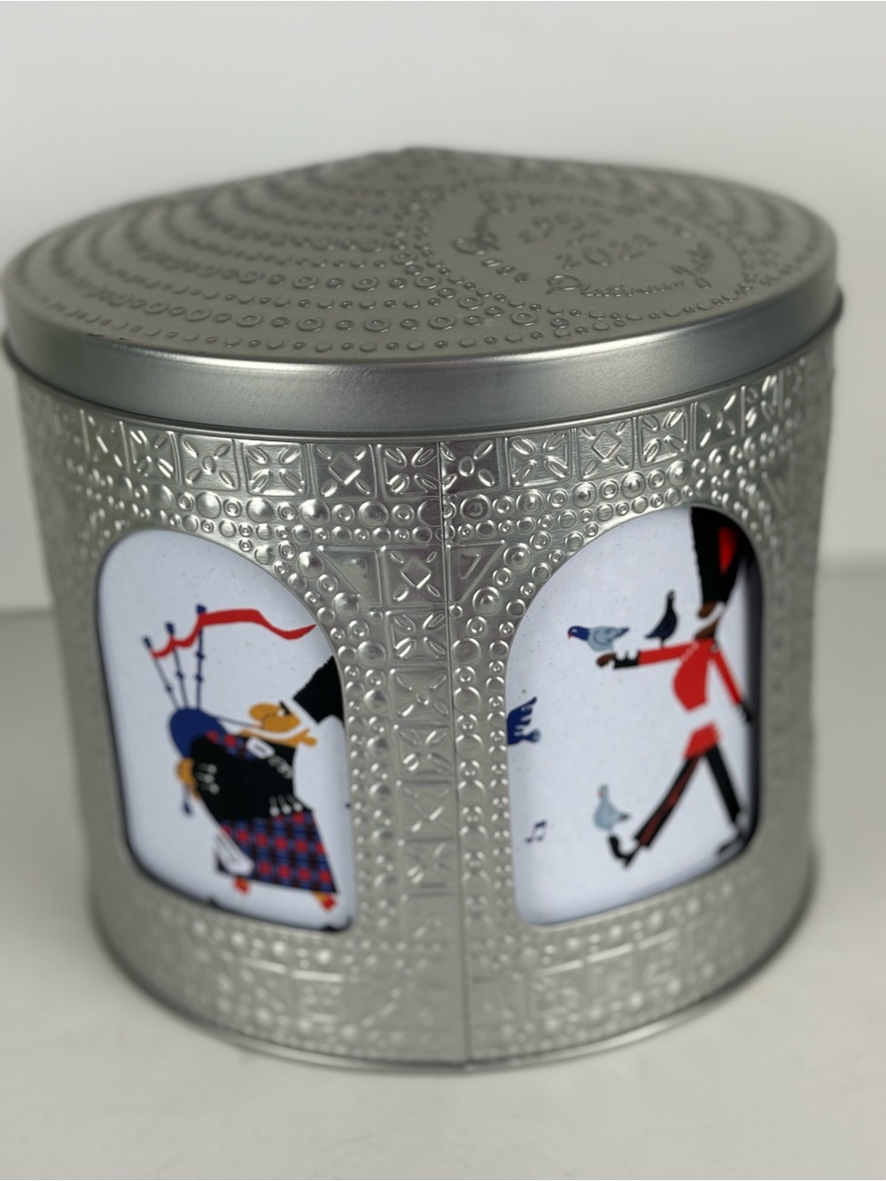 M & S-Queens Commemorate Rotating Musical Tin-2nd Platinum Jubilee-1952-2022